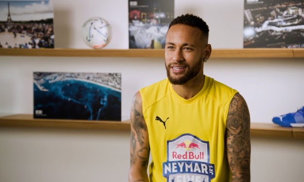 Neymar Da Silva Pesepak Bola Yang Dikenal Ragam Sensasional