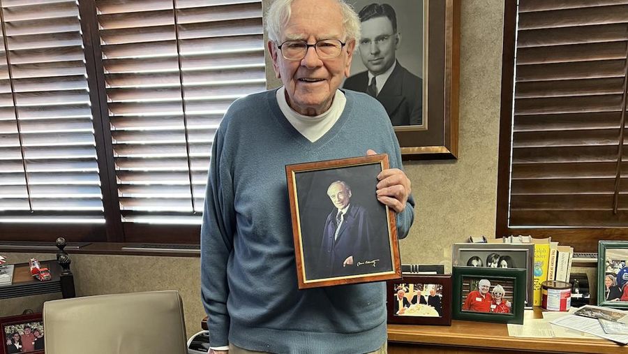 Warren Buffett Filosofi Investasi Jangka Panjang Yang Mendunia