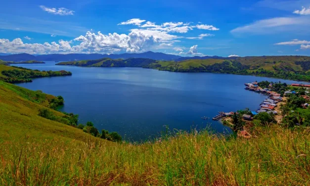 Danau Sentani Keindahannya Kini Menjadi Daya Tarik Wisatawan