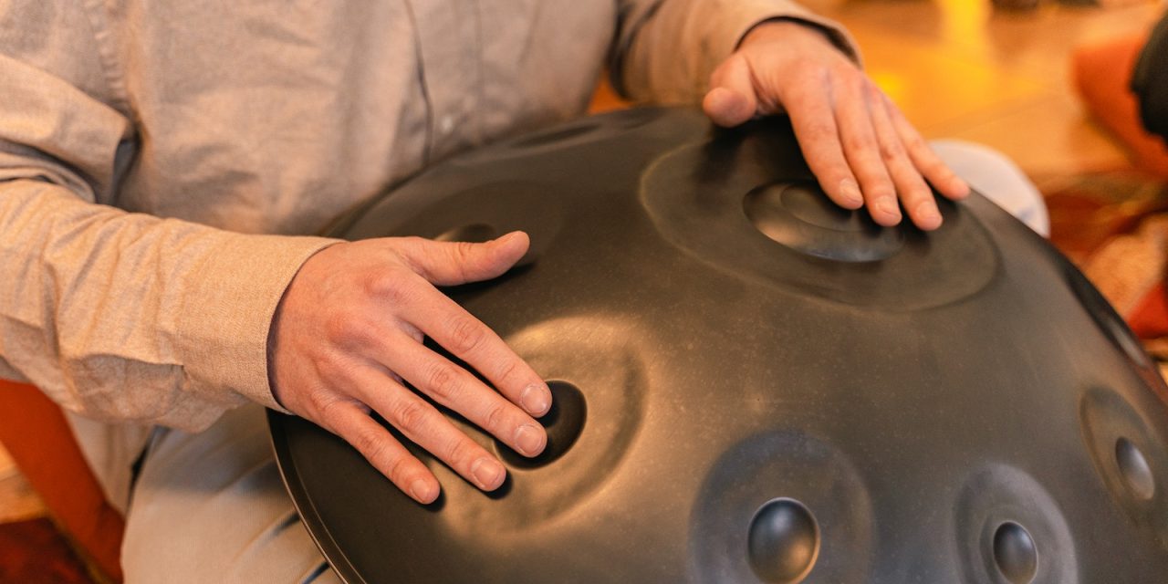 Alat Musik Handpan Dikenal Instrumen Musik Unik Dan Memukau