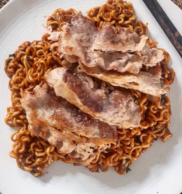 Hidangan Jjapaguri Mi Instan Korea Yang Viral Berkat Parasite